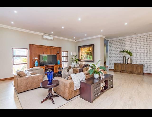 4 BEDROOM HOUSE FOR SALE IN MIDSTREAM ESTATE